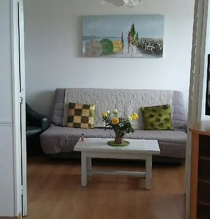 With 2 Bedrooms In With Wonderful City View Furnished Balcony And Wifi 500 M From The Beach アパート ウイストルアム