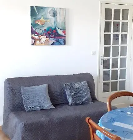 With 2 Bedrooms In With Wonderful City View Furnished Balcony And Wifi 500 M From The Beach * ウイストルアム