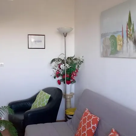 With 2 Bedrooms In With Wonderful City View Furnished Balcony And Wifi 500 M From The Beach アパート *