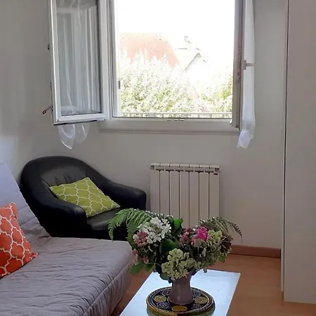 With 2 Bedrooms In With Wonderful City View Furnished Balcony And Wifi 500 M From The Beach Apartment *