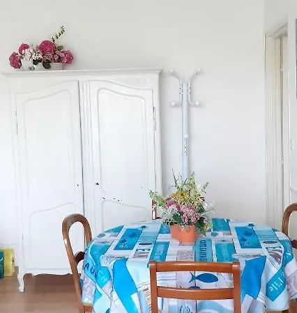 With 2 Bedrooms In With Wonderful City View Furnished Balcony And Wifi 500 M From The Beach Apartmán Ouistreham